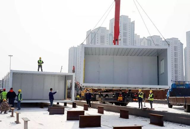 從雷神山、火神山醫(yī)院建設(shè)看未來醫(yī)用住人集裝箱房發(fā)展趨勢(shì)