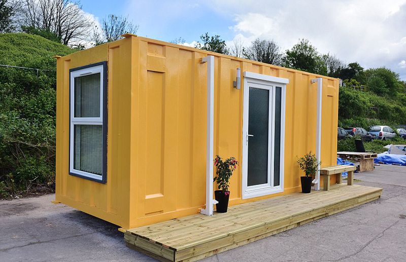 集裝箱也能當(dāng)住宅？英國企業(yè)家創(chuàng)新改造，為流浪漢提供溫暖家園