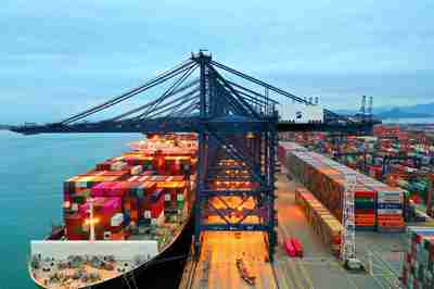 航拍深圳鹽田集裝箱港 密密麻麻，蔚為壯觀